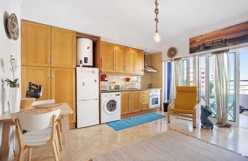 Portimao Apartamento | Apartamento Estudio "Belo Horizonte Studio - Pet Friendly" con vistas a la montaña, piscina y Wi-Fi