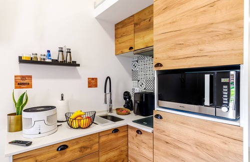 Palmela Apartamento | Studio Apartment "Chalé Do Vale - Shiva House" with Shared Pool, Private Terrace & Wi-Fi