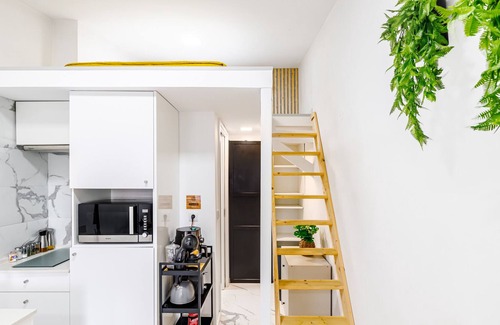 Palmela Apartamento | Studio Apartment "Chalé Do Vale - Black and White" with Shared Pool, Private Terrace & Wi-Fi