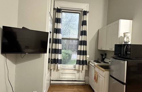 Victorian Village Apartamento | Estudio simple y minimalista en Short North