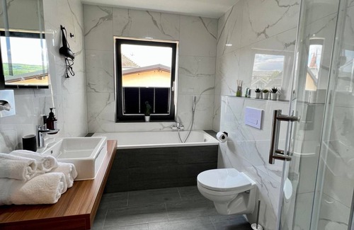 Weiskirchen Apartamento | Studio Apartment - JUNIPRO Hotel Schinderhannes