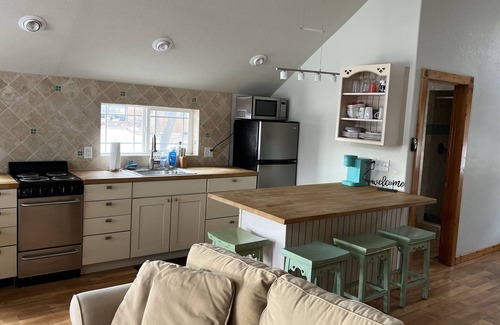 Brandt Casa | Studio Apartment just a off the Shores of Beautiful Lake Cochrane
