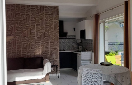Gujan-Mestras Apartamento | Studio Apartment 'Le Du Bassin D'Archachon' with Private Terrace, Private Garden and Wi-Fi