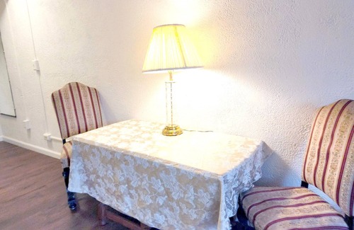 Queens Apartamento | Studio Apartment on Tree-lined Street 2 minutes from Railroad and Restaurants