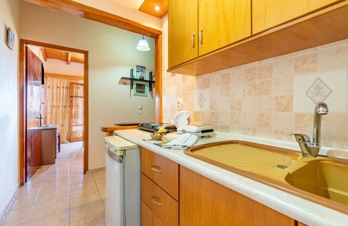 Lakones Apartamento | Apartamento estudio 'One Bedroom Apartment Vasillis' con balcón, Wi-Fi y aire acondicionado.