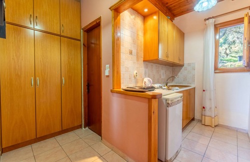 Lakones Apartamento | Apartamento estudio 'One Bedroom Apartment Vasillis' con balcón, Wi-Fi y aire acondicionado.