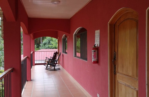 Parrita Apartamento | Apartamento tipo estudio a solo 3 millas del océano con piscina más WiFi