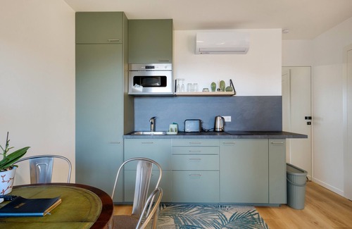 Le Tignet Apartamento | Apartamento estudio 'Soleil Et Palmiers' con piscina compartida, Wi-Fi y aire acondicionado