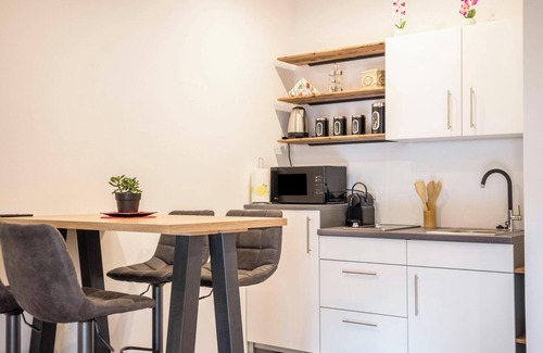 Merano Apartamento | Studio Apartment 'Sweet Moon' with Mountain View, Private Terrace and Wi-Fi