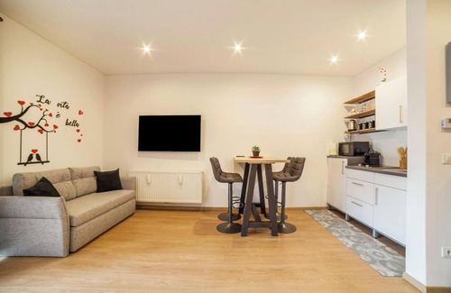 Merano Apartamento | Studio Apartment 'Sweet Moon' with Mountain View, Private Terrace and Wi-Fi