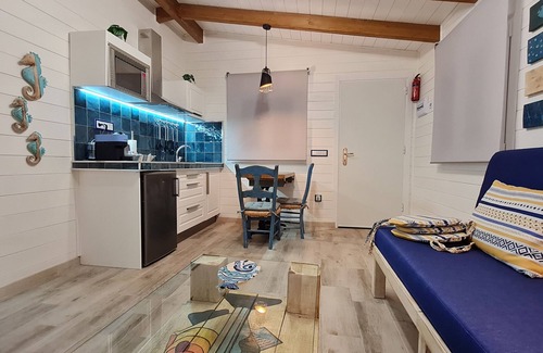 Hoya de los Patos Apartamento | Apartamento estudio 'Tabarca' con piscina compartida, Wi-Fi y aire acondicionado.