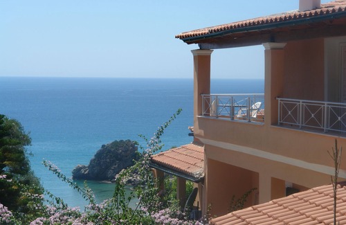 Parelia Apartamento | Studio Apartment Tonia With sea View and Garden - Pelekas Beach, Corfu