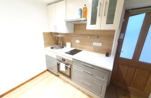 Lady Margaret Apartamento | Studio apartment, TV, WiFi Kitchen Parking, Wembley Elizabeth Line
