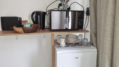 Germiston Apartamento | Studio apartment, water backup, 12 min from OR Tambo