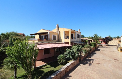 Porto Pollo Apartamento | Studio apartment with sea view terrace and garden with barbecue