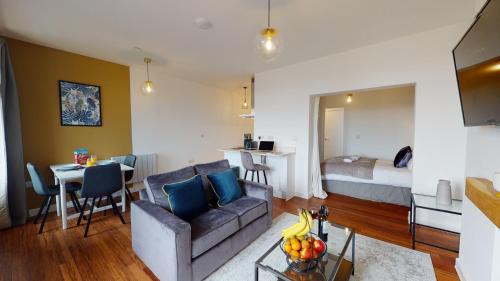Newport Apartamento | Studio Apartment with 65" Smart TV