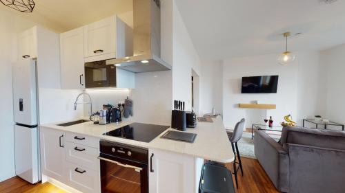Newport Apartamento | Studio Apartment with 65" Smart TV