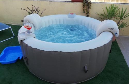 Mosta Apartamento | Studio apartment with private terrace, Jacuzzi & views