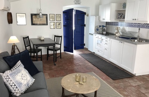 Fonte do Bispo Apartamento | Studio apartment with two patios and pool