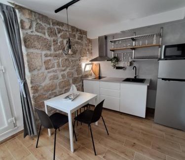 Cove Rogacic Apartamento | Studio Apartments Leut & Lanterna