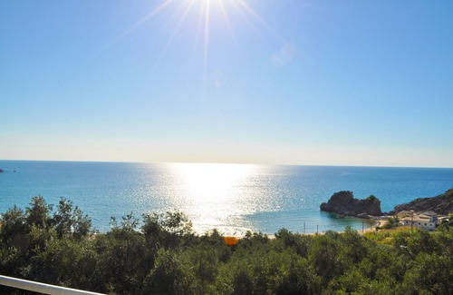 Parelia Apartamento | Studio Apartments With Large Swimming Pool and Sea View at Pelekas Beach Corfu