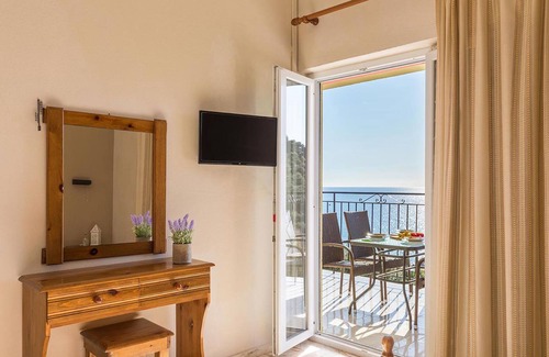 Parelia Apartamento | Studio Apartments With Swimming Pool and sea View - Pelekas Beach