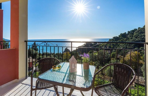 Parelia Apartamento | Studio Apartments With Swimming Pool and sea View - Pelekas Beach