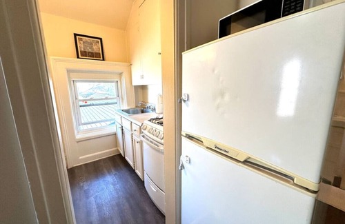 Bay City Apartamento | Studio Apt #9 in a Historical Downtown Home