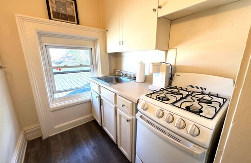 Bay City Apartamento | Studio Apt #9 in a Historical Downtown Home
