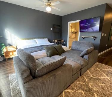 Inman Park Apartamento | Studio APT King Bed, Walk to Beltline Inman Park, Pets Welcome