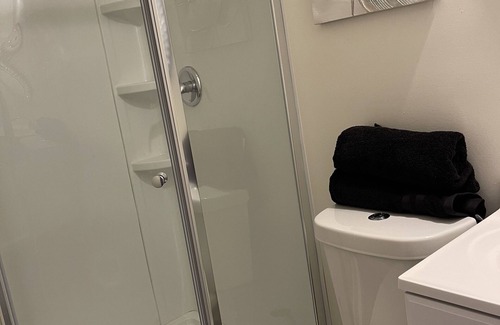 The Colony Apartamento | Studio Apt, private entrance, free Wi-Fi & parking!