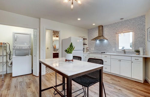 Downtown Dunedin Apartamento | Studio Apt w/ Private Balcony Overlooking Downtown Main St