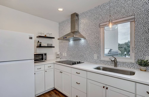 Downtown Dunedin Apartamento | Studio Apt w/ Private Balcony Overlooking Downtown Main St