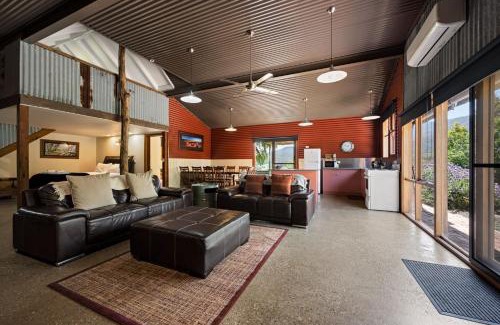 Bright Casa | Studio at Quins Gap Retreat