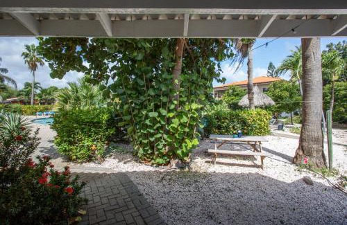 Willemstad Apartamento | Studio at the pool in tropical Resort Seru Coral with privacy and large pool