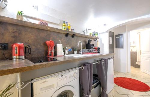 Pallud Apartamento | Studio atypique et cosy, classé Gîte de France, CLIMATISATION, lit Queen Size, lave-vaisselle, Netflix, wifi, 400m centre, parking, 15min gare, boîte à clés, Gîtes La Tarine