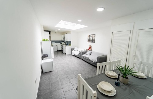 Birmingham Apartamento | Studio Available Close to Queen Elizabeth Hospital
