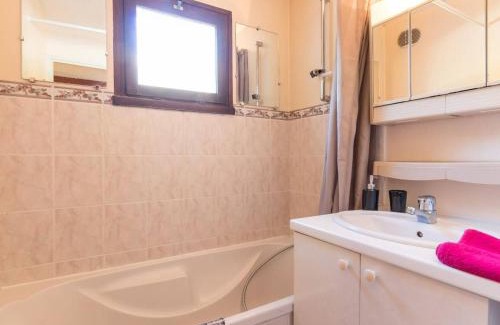 La Salle-les-Alpes Apartamento | Studio avec coin montagne - 4 pers, à 100m des télécabines, piscine, parking, casier à ski - FR-1-330F-94