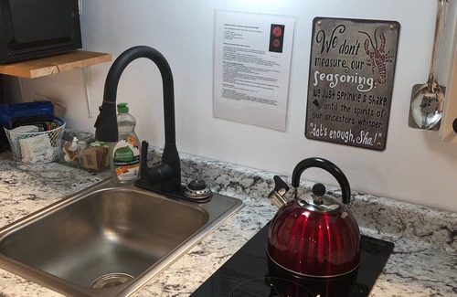 Breaux Bridge Apartamento | Studio B. Katie and Steve Riley Apartment