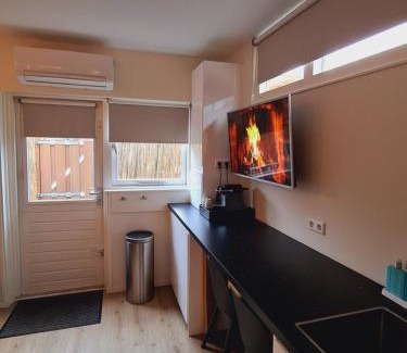 Baarn Casa | Studio Baarn with patio, airco, pantry, bedroom, bathroom, privacy - Amsterdam, Utrecht