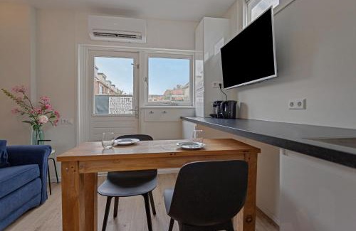 Baarn Casa | Studio Baarn with patio, airco, pantry, bedroom, bathroom, privacy - Amsterdam, Utrecht