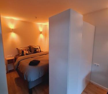 Baarn Casa | Studio Baarn with patio, airco, pantry, bedroom, bathroom, privacy - Amsterdam, Utrecht
