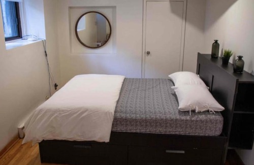 Shaughnessy Village Apartamento | Studio Basement in Downtown