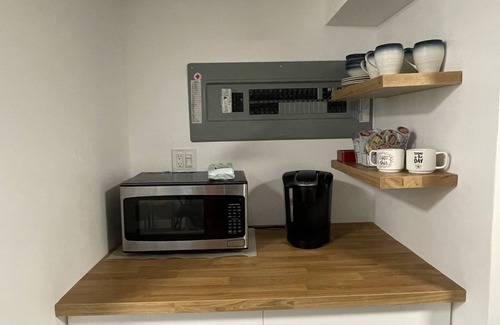Mississauga Valleys Casa | Studio basement unit in quiet area, minutes from downtown Mississauga.