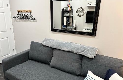 Wayne Apartamento | Studio, Beautiful & Convenient Downtown Devon