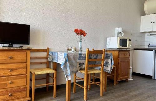 Saint-Pierre-la-Mer Apartamento | Studio bord de mer, parking, animaux admis - FR-1-229D-226