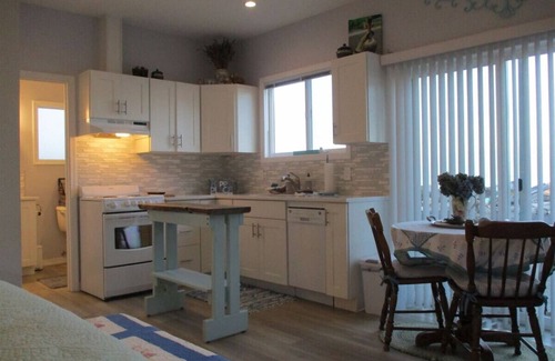 Sequim Casa | Studio By The Sea - Cozy Cottage With Fabulous Walk-Out Beach
