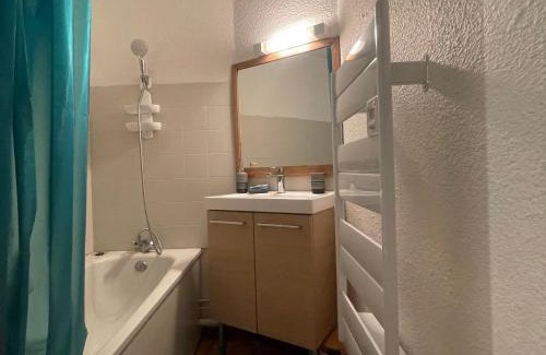 Notre-Dame-de-Bellecombe Apartamento | Studio cabine calme avec parking proche commodités - FR-1-505-194