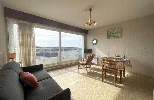 Saint-Gilles-Croix-de-Vie Apartamento | Studio cosy à Saint-Gilles-Croix-de-Vie avec parking privé - FR-1-224-116
