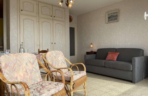 Saint-Gilles-Croix-de-Vie Apartamento | Studio cosy à Saint-Gilles-Croix-de-Vie avec parking privé - FR-1-224-116